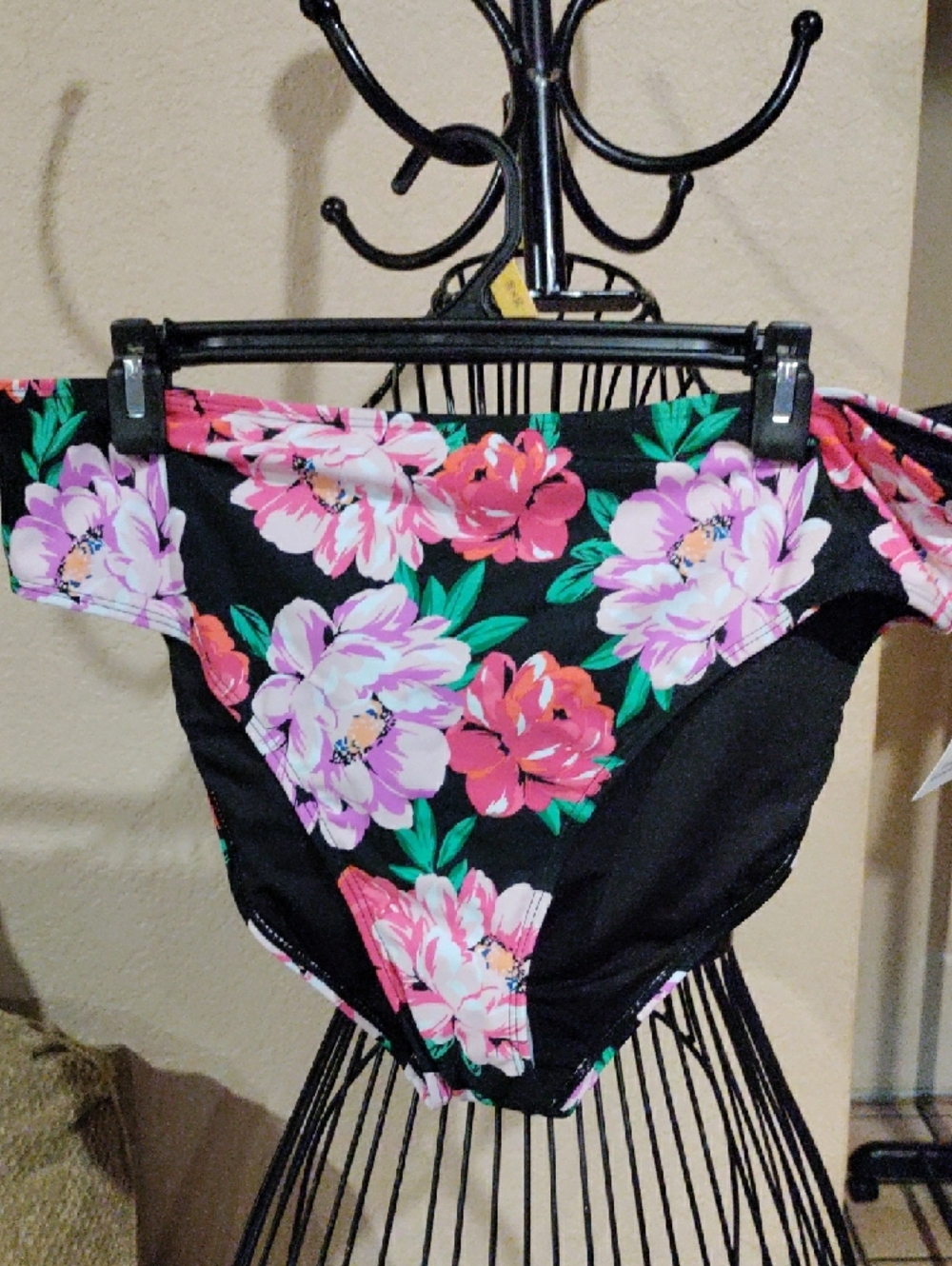 💐Time and Tru Floral Bikini Bottoms in Black with Pink and Green